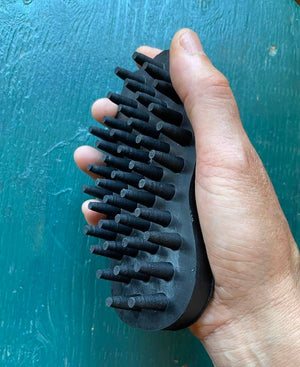 Ergonomic Heavy Duty Rubber Curry Comb