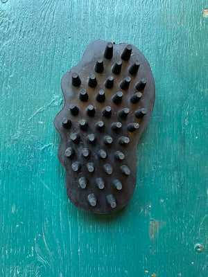 Contoured Rubber Curry Comb